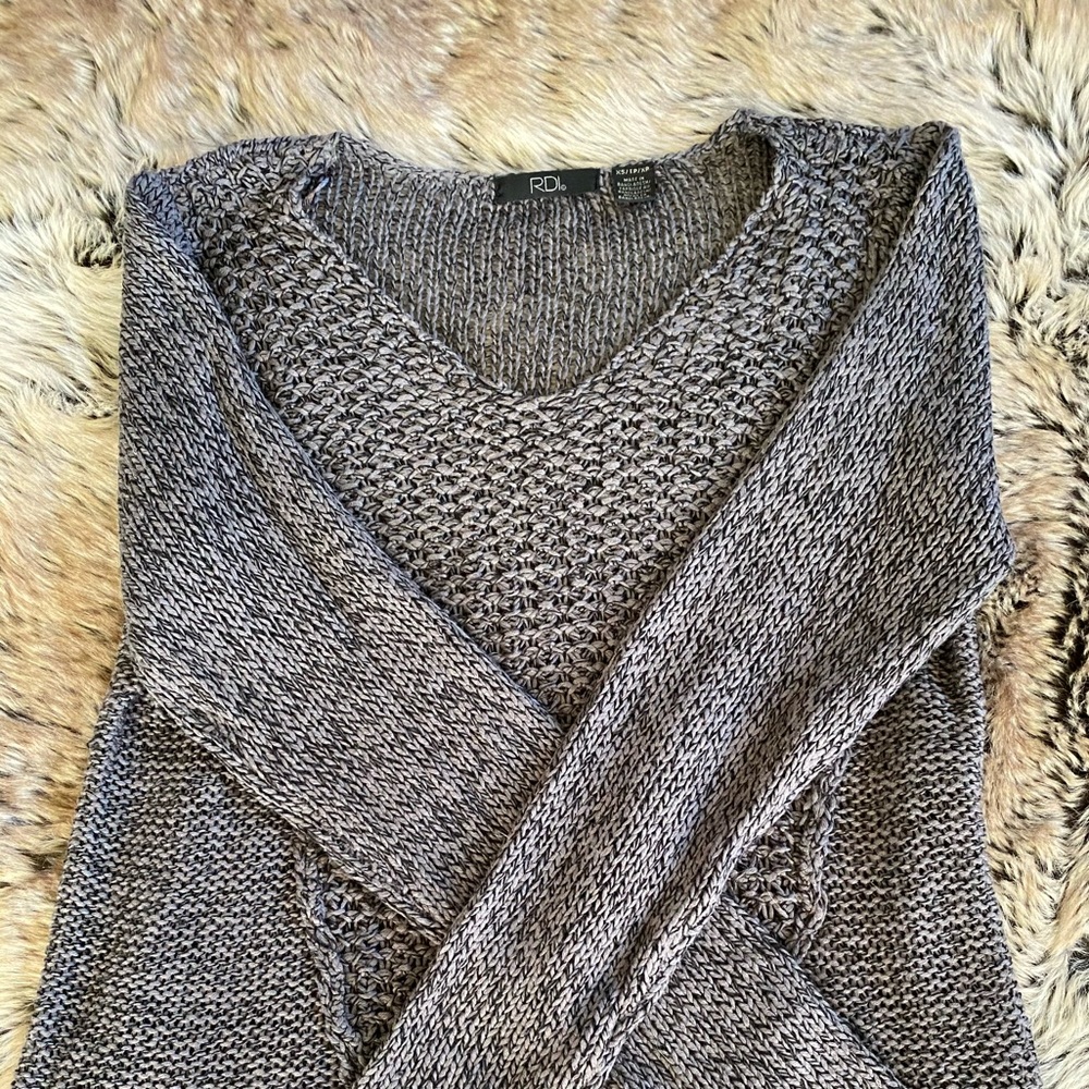 RDI mixed stitch knit v-neck sweater - Picture 8 of 13
